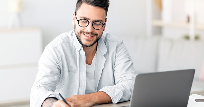 Contractor uses laptop to conduct market research