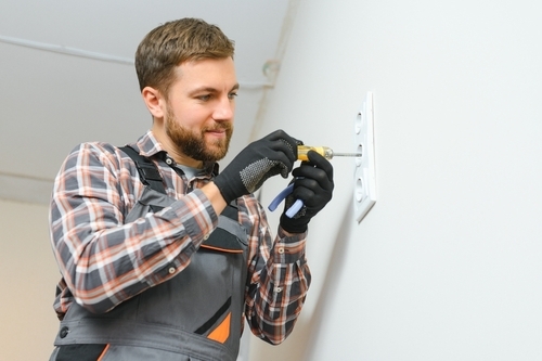 Electrical Contractor Invoicing: How Electricians Should Bill for Jobs 