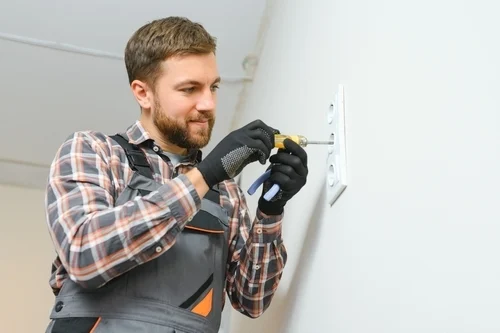 Electrical Contractor Invoicing: How Electricians Should Bill for Jobs 